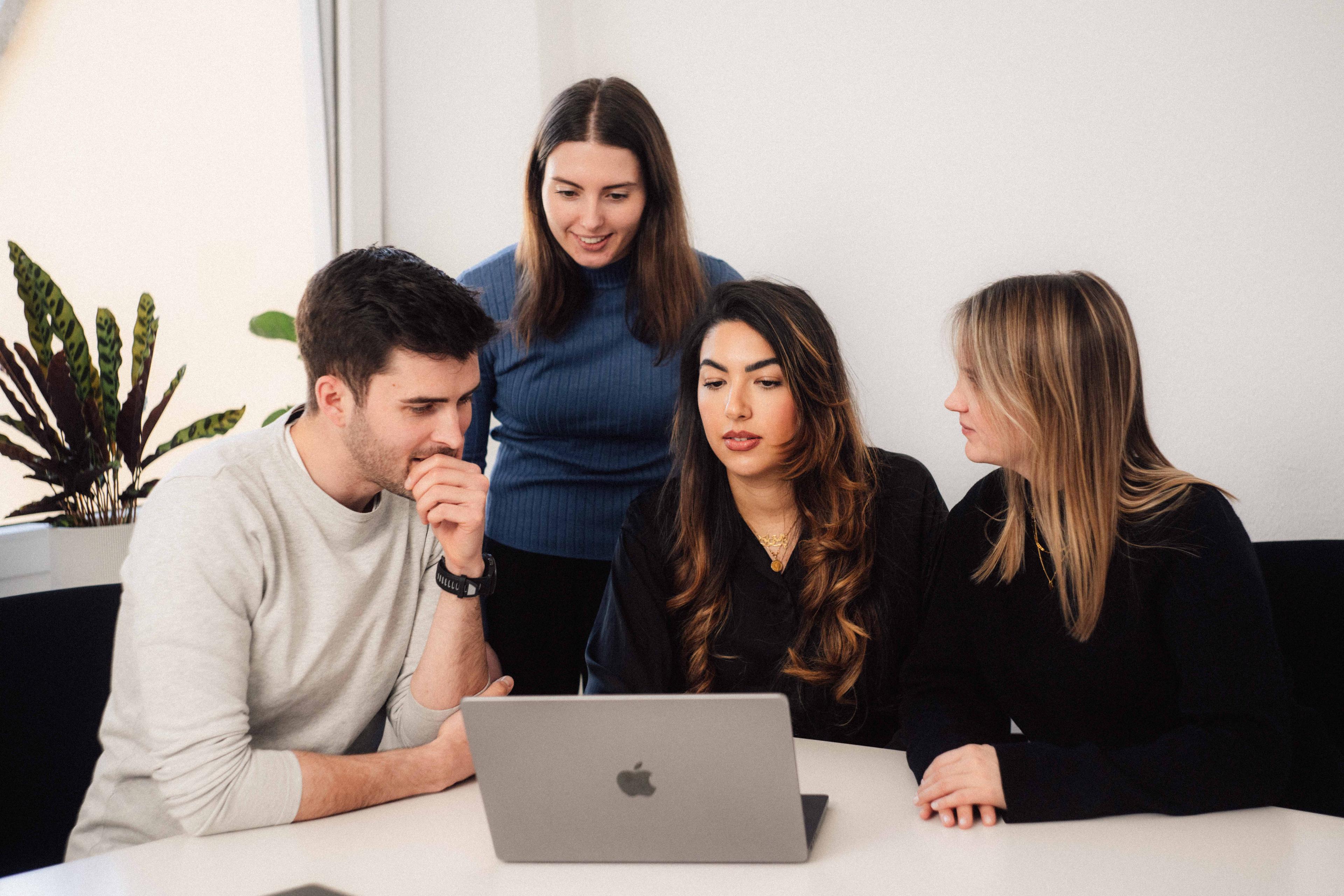 Clemi, Lena, Yaz, Christine Laptop