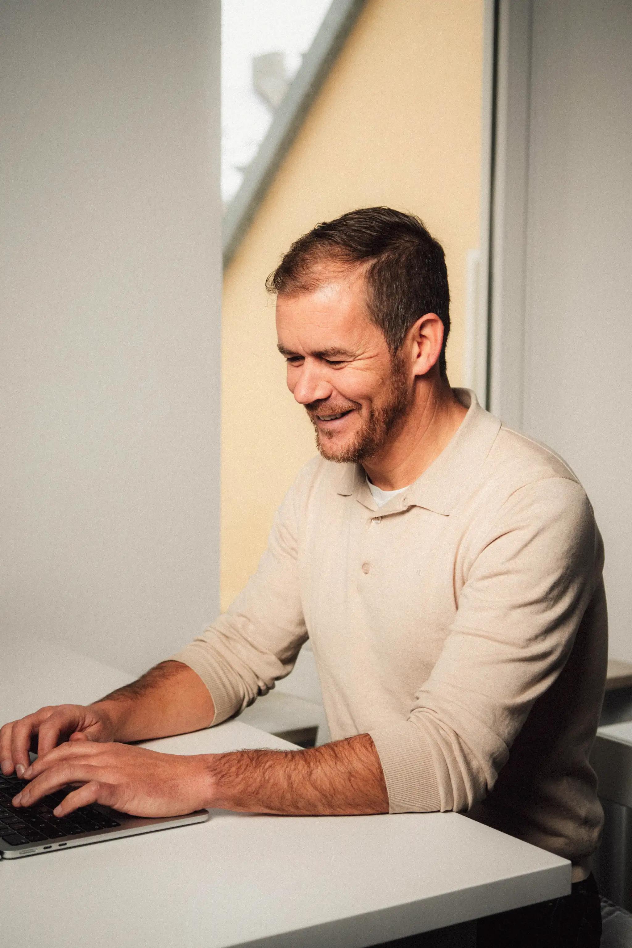 TRUSTEQ Mitarbeiter im Büro an der Theresienwiese in München