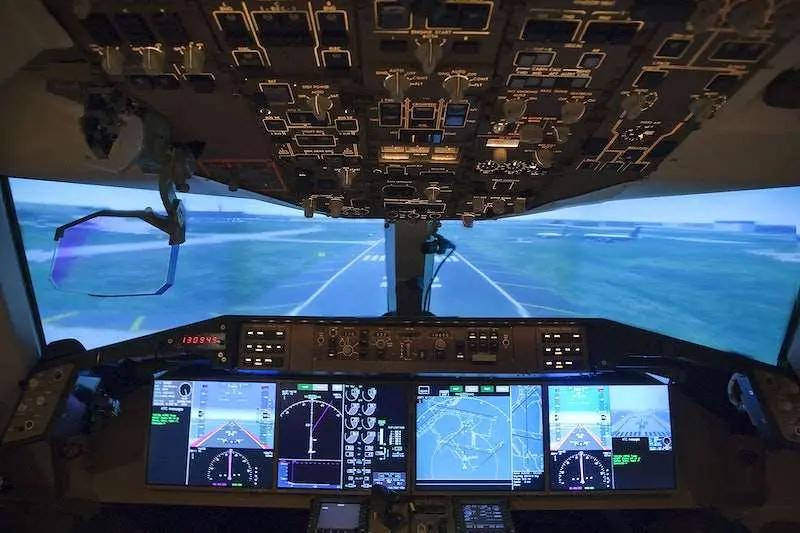 Cockpit-Ansicht eines Airliners